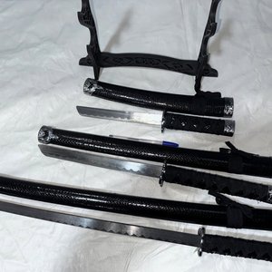 Set de 3 Espadas Japonesas Decorativas con Soporte: Katana, Wakizashi y Tanto - imagen 3