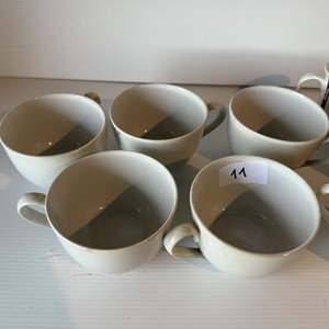 Lote de Tazas y Tazones de Loza Blanca y Estampada - imagen 2