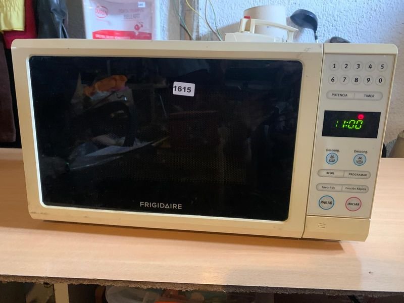 Microondas Frigidaire de buena calidad - imagen 6