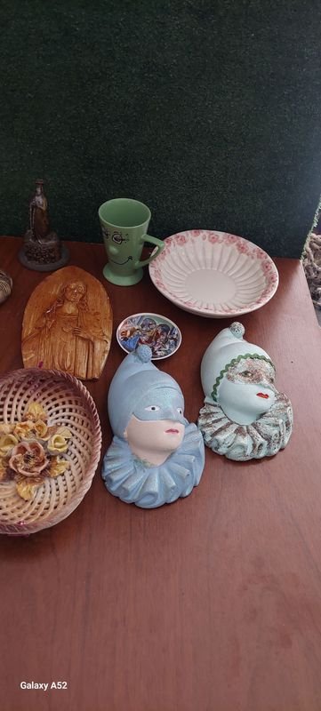 Lote anterior: Colección de artículos decorativos y útiles