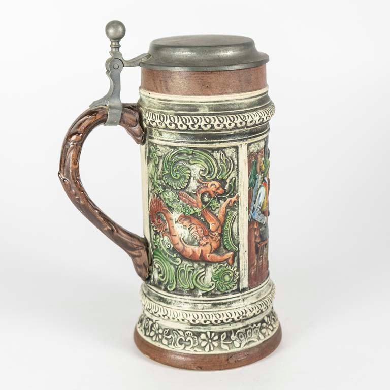 Jarra de cerveza alemana policromada con escenas en relieve - imagen 2
