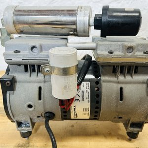 Lote #085 – Comprensor de aire sin aceite- Thomas - imagen 2