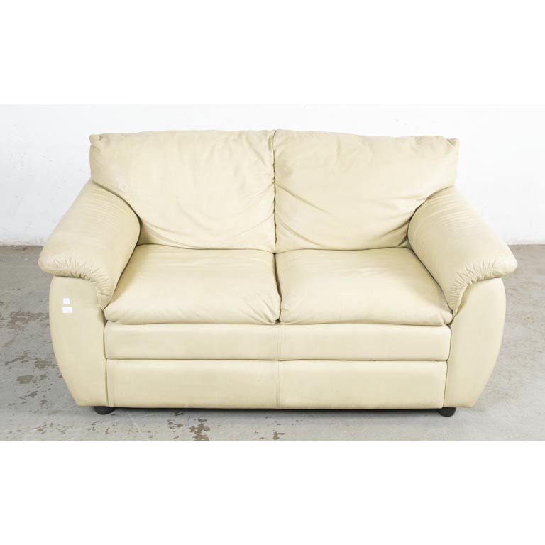 Sofá de Dos Cuerpos Tapizado en Cuero Beige