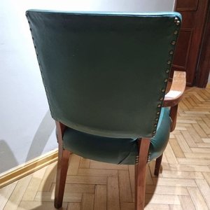 Sillón de Escritorio Antiguo con Brazos de Madera Curvada y Tapizado Verde - imagen 4