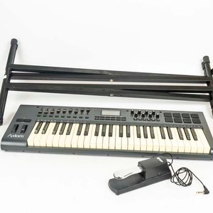Teclado Controlador MIDI M-Audio Axiom 49 con Soporte y Pedal - imagen 2