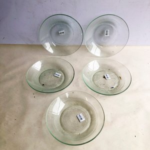 Veintidós Platos Lisos de Vidrio Transparente - imagen 1