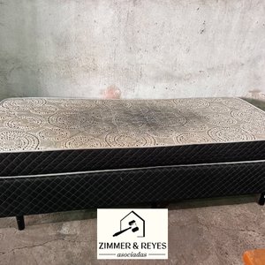 Sommier de Una Plaza con Base Negra y Colchón Estampado - imagen 4