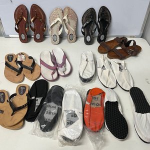 Lote siguiente: Lote de 14 Pares de Calzado: 7 Pares de Alpargatas y 7 Pares de Chinelas
