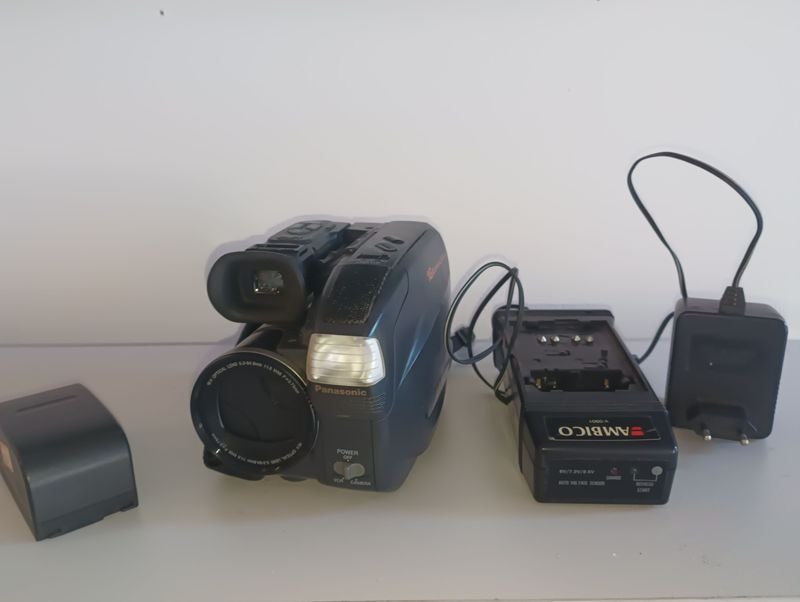 Lote siguiente: Filmadora Panasonic Palmcorder PV-A307