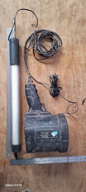 Lote de 2 Linternas Antiguas con Cable y Medidor - imagen 1