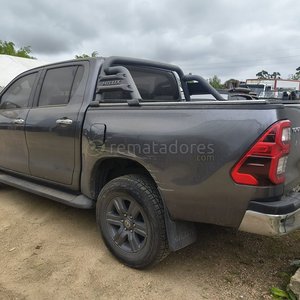 Camioneta Toyota Hilux y Volkswagen Saveiro - imagen 2
