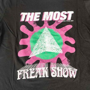 Remera Negra "De la Ostia" Talle 2/42 con Estampa "The Most Freak Show" - imagen 2