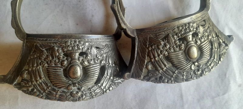 Excelentes estribos de campana antiguos y de buena calidad - imagen 5