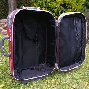Valija Rígida Roja con Ruedas y Manija Extensible - imagen 2