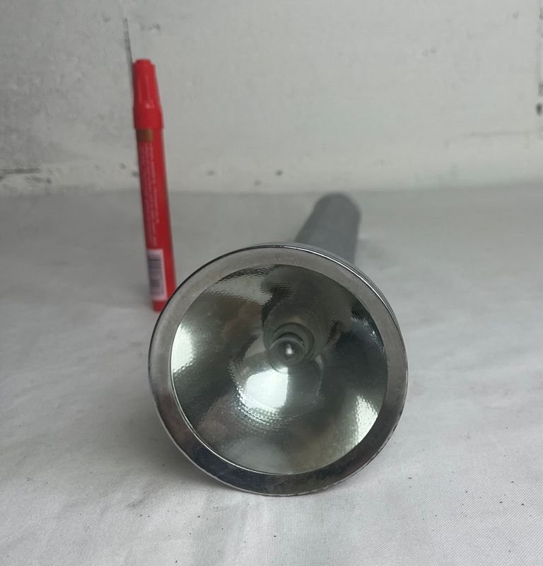 Linterna de metal con placa roja - imagen 5