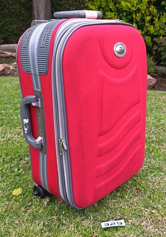 Valija Rígida Roja con Ruedas y Manija Extensible