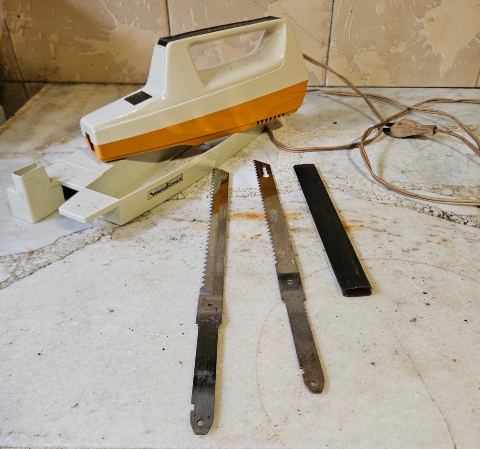 Cuchillo Eléctrico Moulinex con Accesorios
