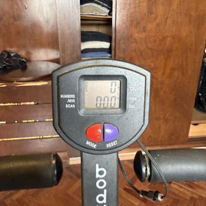 Máquina de Ejercicio Combinada Body Crunch: Remo y Bicicleta - imagen 4