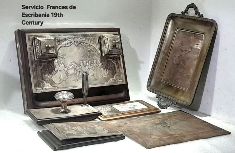 Escribanía Francesa del Siglo XIX con Gravados en Bronce - imagen 2