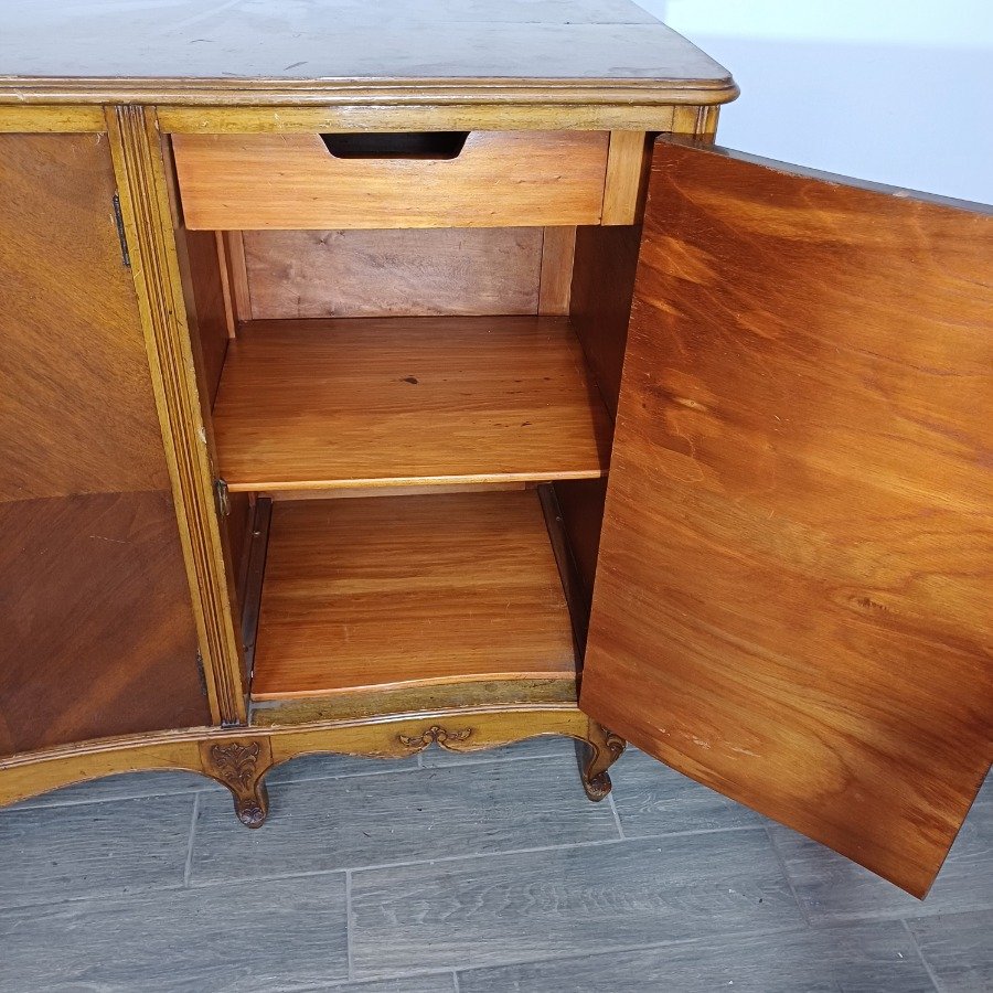 Muebles de estilo Luis XV, con detalles de madera tallada y patrones de parqué - imagen 14