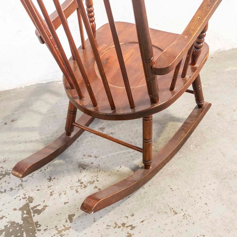 Silla de Madera Windsor con Detalles Decorativos - imagen 3