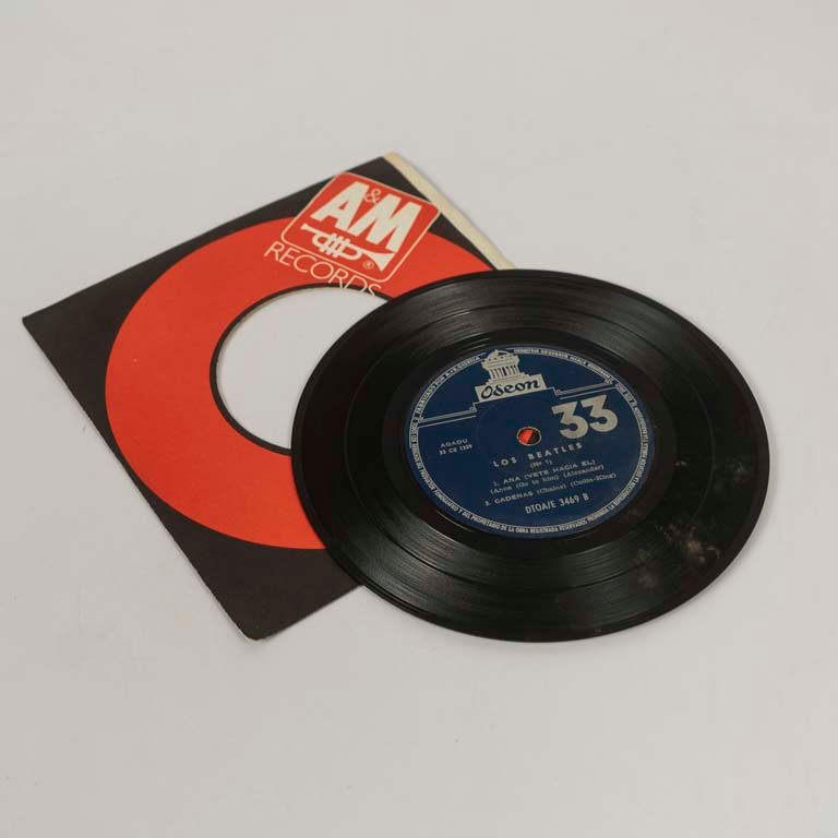 Vinilo Single The Beatles "La Vi Parada Ahí" - Edición Uruguay Primera Edición Doble