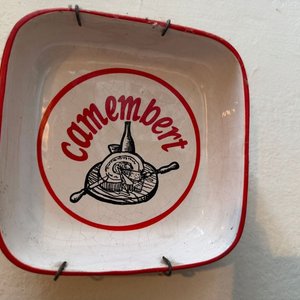 Set de 2 Platos Cuadrados Decorativos de Cerámica con Diseños de Queso - imagen 3
