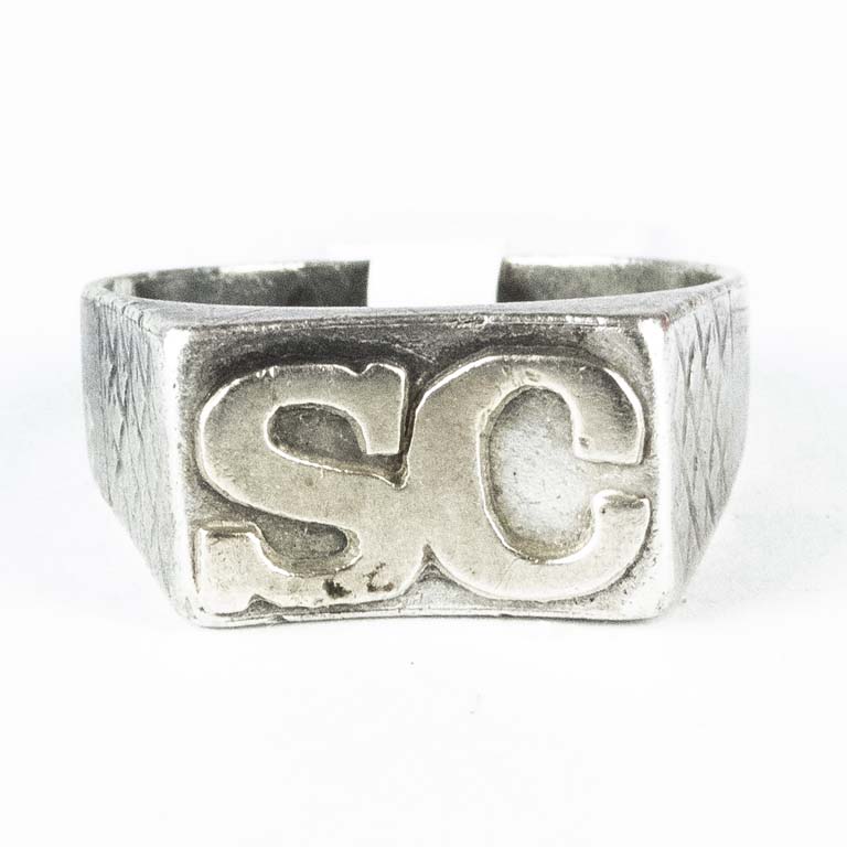 Lote siguiente: Anillo de plata con iniciales SC - Peso: 4,5gr - Medidas: 19.5mm