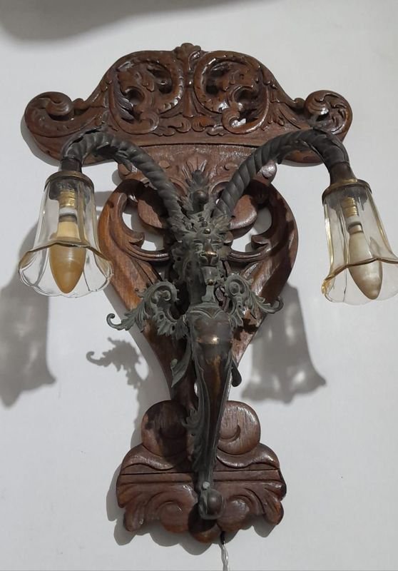 Antigua Iluminacion de pared Fines de 1800 Grifo de Bronce con su patina Original una Raresa - imagen 3