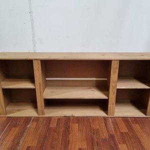 Mueble Bajo Moderno con Estantes Abiertos en Madera Clara - imagen 1