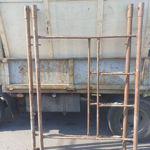 Lote siguiente: Andamio Metálico Completo con 4 Crucetas