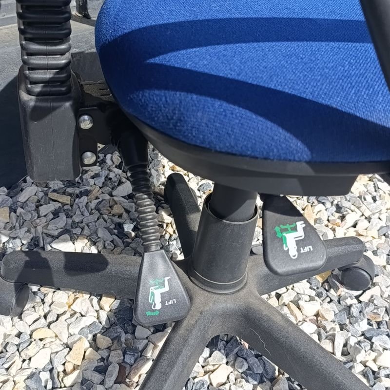 Silla Giratoria de Oficina Tapiizada en Tela Azul - imagen 2