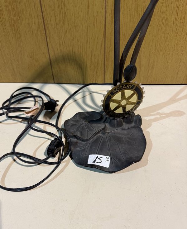 Lámpara de Mesa con 3 Brazos Tipo Flor y Logo Rotary - imagen 1