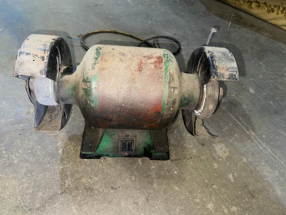 Amoladora Trifásica con Base de Hierro