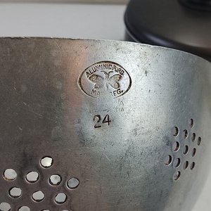 Escurridor de Aluminio Puro con Logo Mariposa y Olla con Tapa - imagen 8