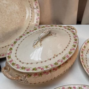 Juego de Vajilla Inglesa de Loza con Diseño Floral Rosa - imagen 4