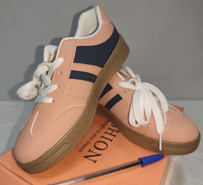 Zapatillas Deportivas Rosadas y Azul Marino en Eco Cuero, Talle 36