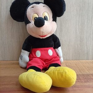 Lote siguiente: Peluche Original Disney Mickey Mouse 40 cm