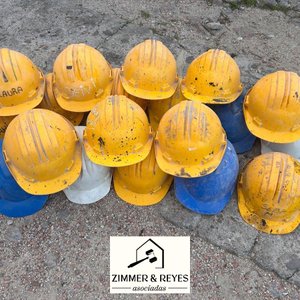 Lote de Cascos de Construcción Amarillos y Azules - imagen 3