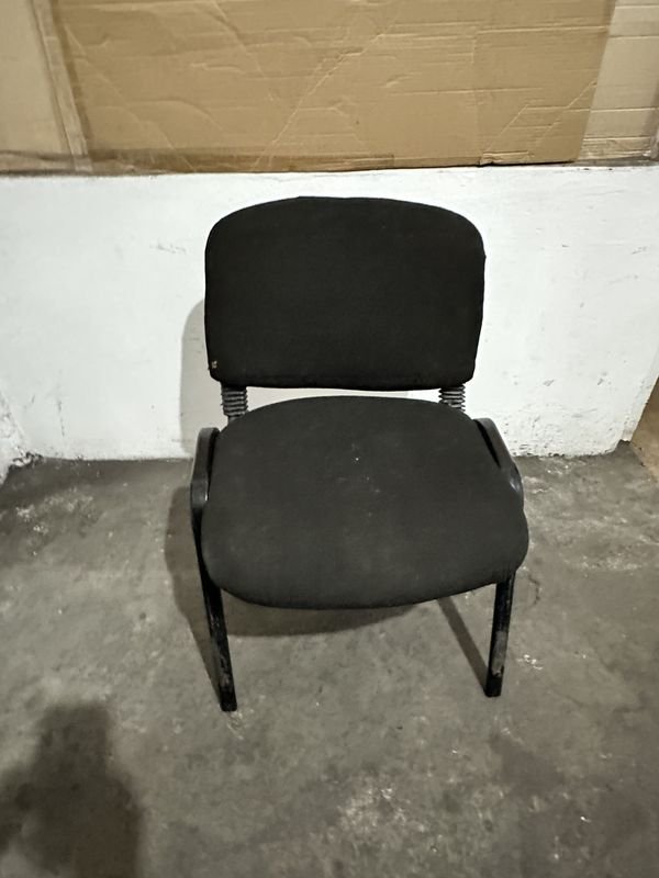 Silla de Auditorio en Mala Condición - imagen 3