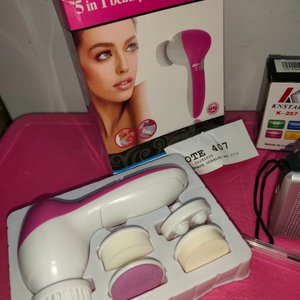 Lote Radio Portátil AM/FM y Masajeador Facial Eléctrico a Pilas - imagen 3