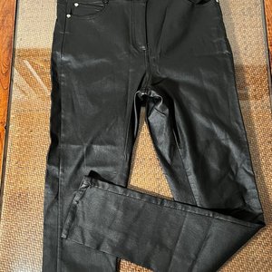 Pantalón chupín de cuerina negra talle S, marca Daniel Cassin - imagen 3