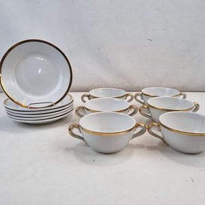 Lote siguiente: Juego de 6 Tazas con Asas y 6 Platos Hondos Olmos Porcelana Dorada