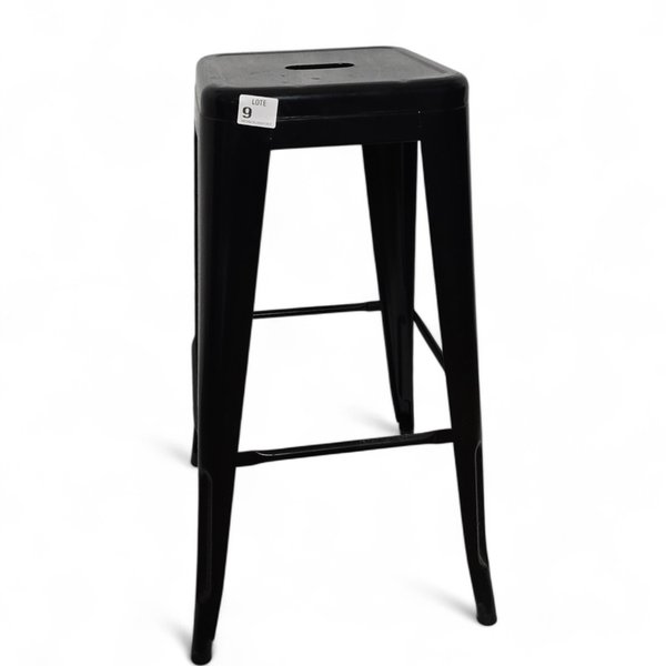 Banqueta metálica de metal negro