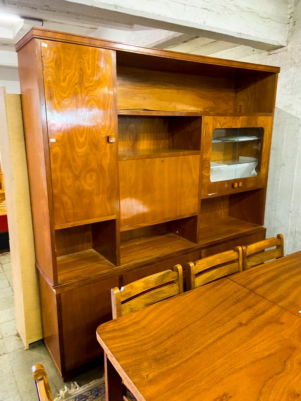 Mesa de Comedor con 4 Sillas y Aparador de Madera - imagen 1
