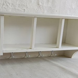 Repisa Blanca de Madera con Ganchos para Colgar - imagen 5