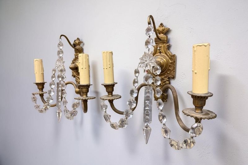 Elegante Pareja de Apliques de Bronce con Cristales Facetados