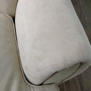 Par de Sillones Tapizados Beige con Detalles de Suciedad - imagen 6