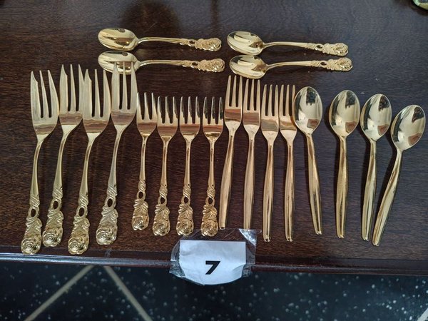 Juego de Cubiertos de Postre Bañados en Bronce con Diseño de Rosas - imagen 1