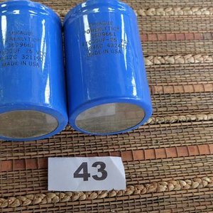 Juego de 2 Capacitores Sprague Powerlytic 47000uF 25VDC - imagen 1